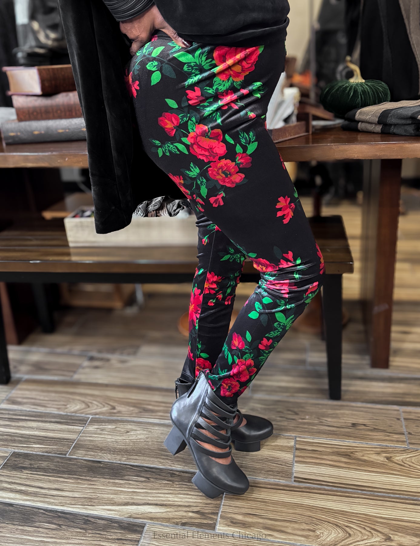 Alembika Velvet Leggings Pants, Roses
