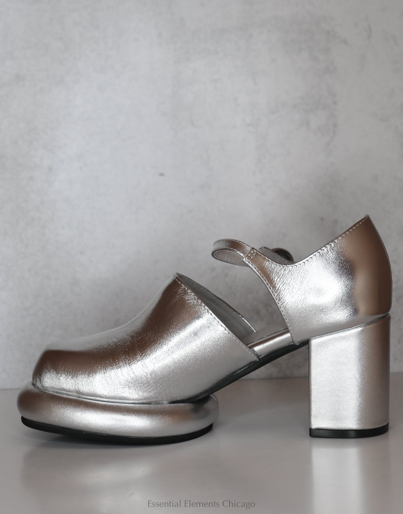 All Black Mod Circle Buckle Jane - Essential Elements Chicago