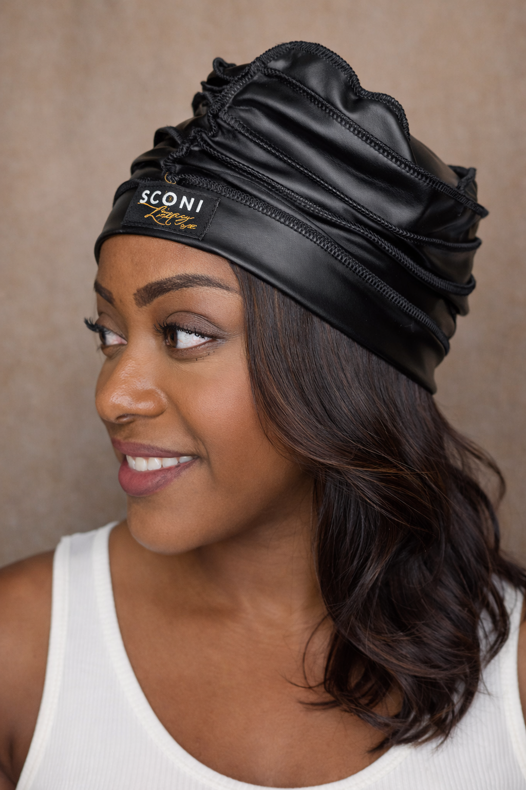 Sconi Legacy Faux Leather Slinky, Noir - Essential Elements Chicago