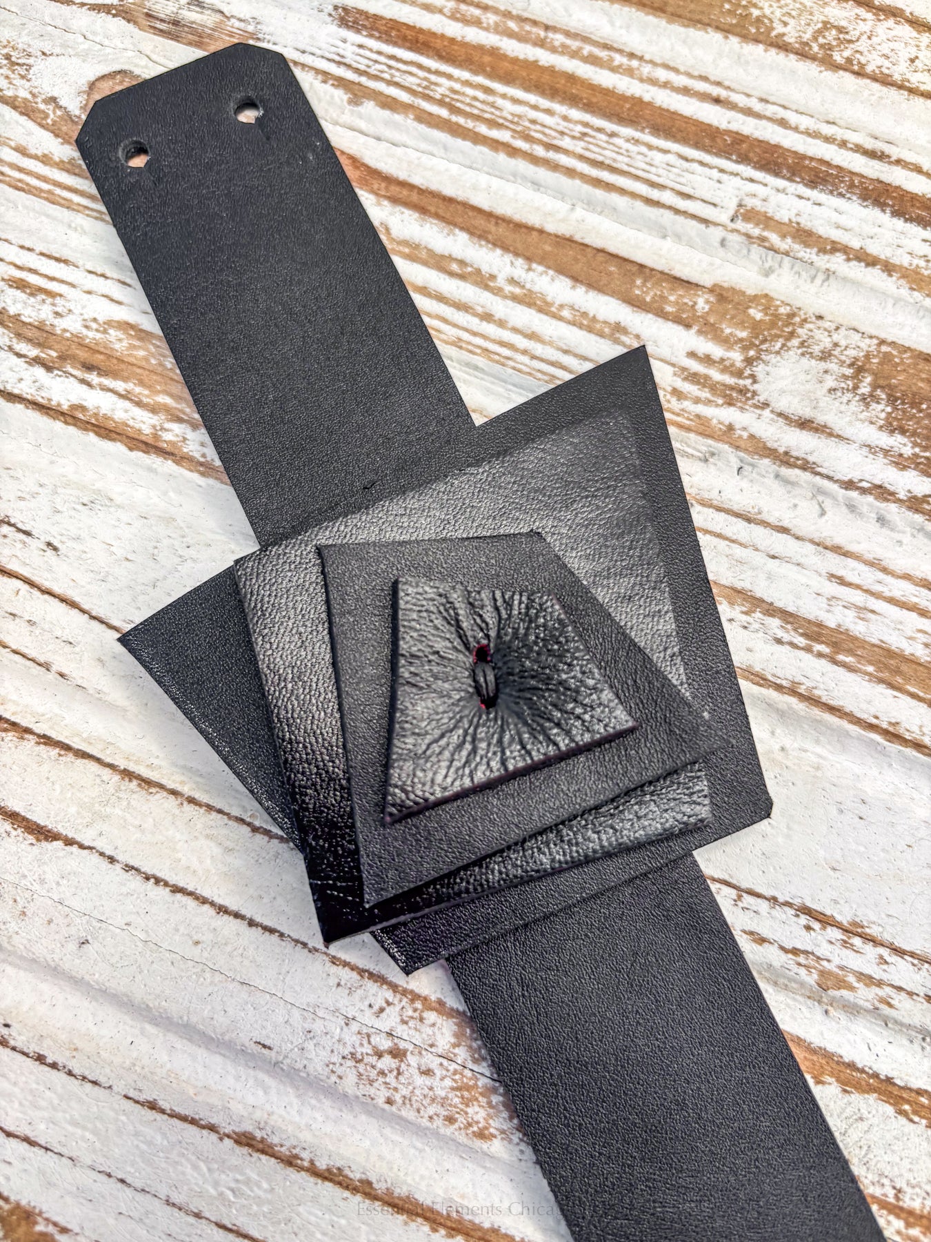 The Dark Enchanting Leaf Bracelet - Essential Elements Chicago