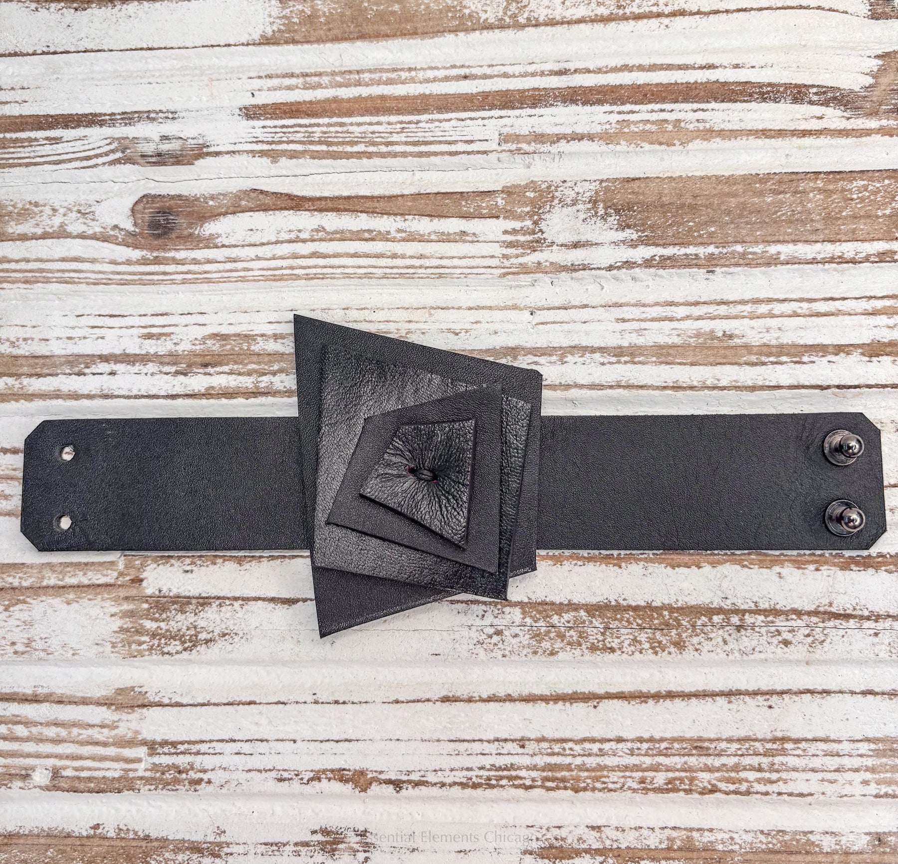 The Dark Enchanting Leaf Bracelet - Essential Elements Chicago