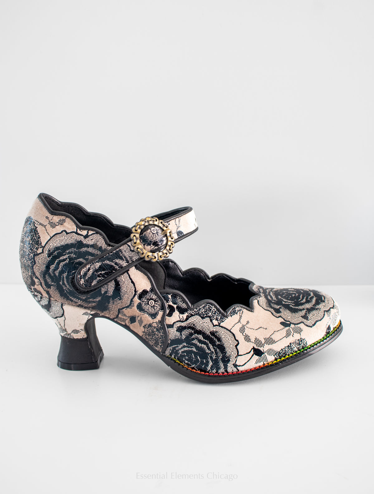 L'Artiste Adodora Pumps - Essential Elements Chicago