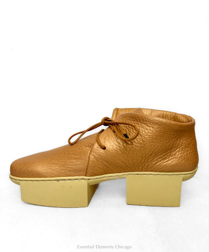 Trippen Flutter, Gold - Essential Elements Chicago