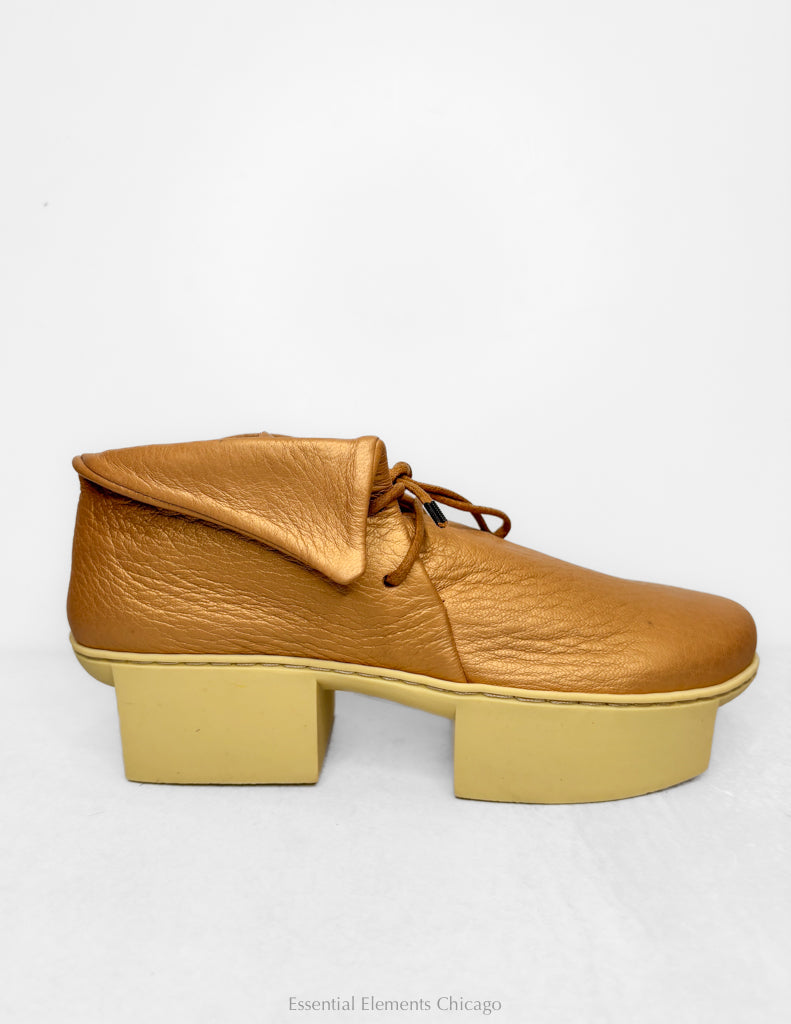 Trippen Flutter, Gold - Essential Elements Chicago