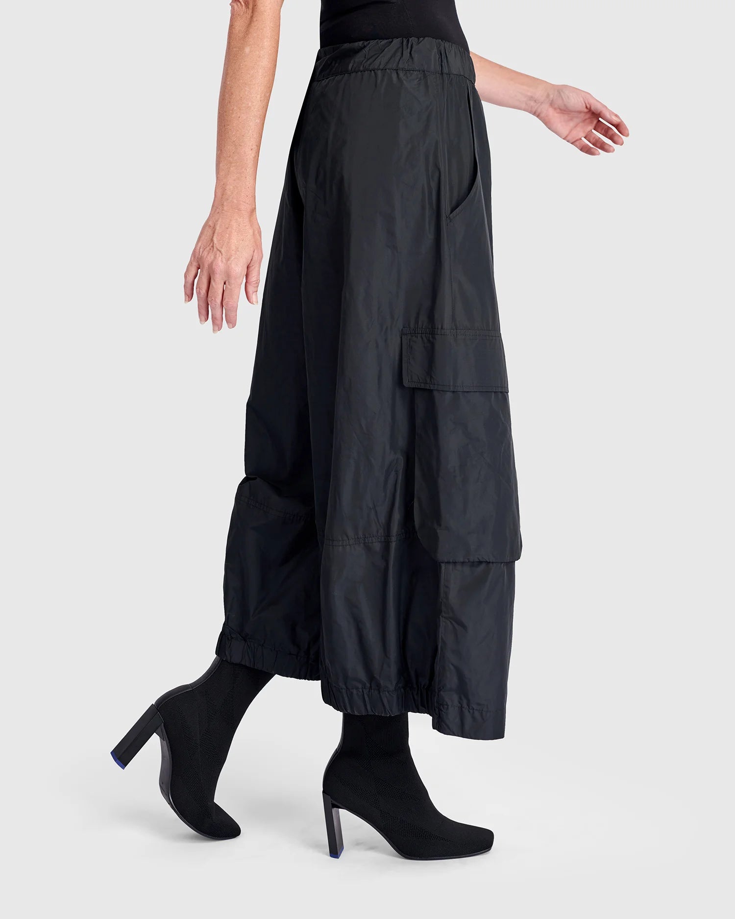 Alembika Cropped Cargo Pants, Black - Essential Elements Chicago