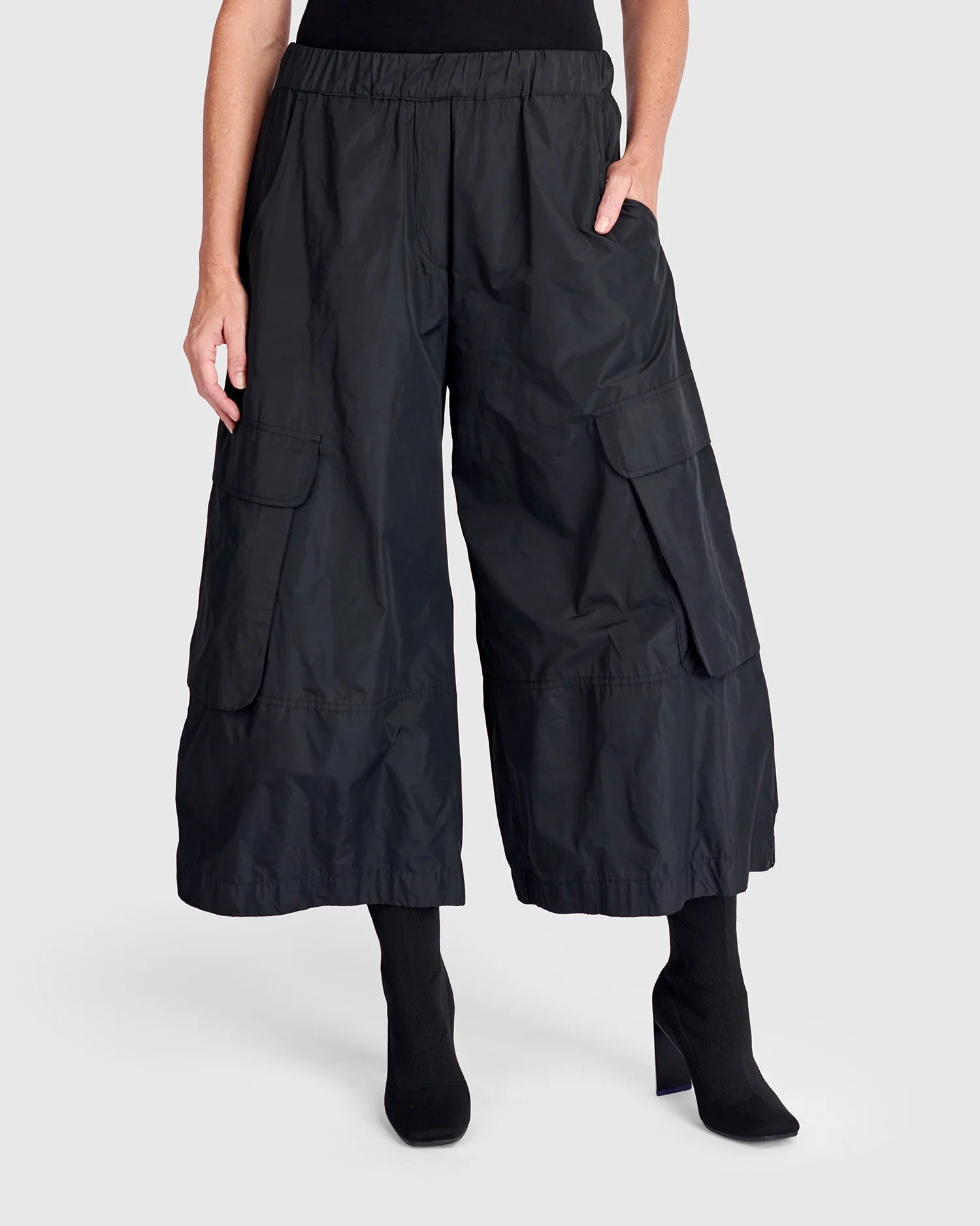 Alembika Cropped Cargo Pants, Black - Essential Elements Chicago