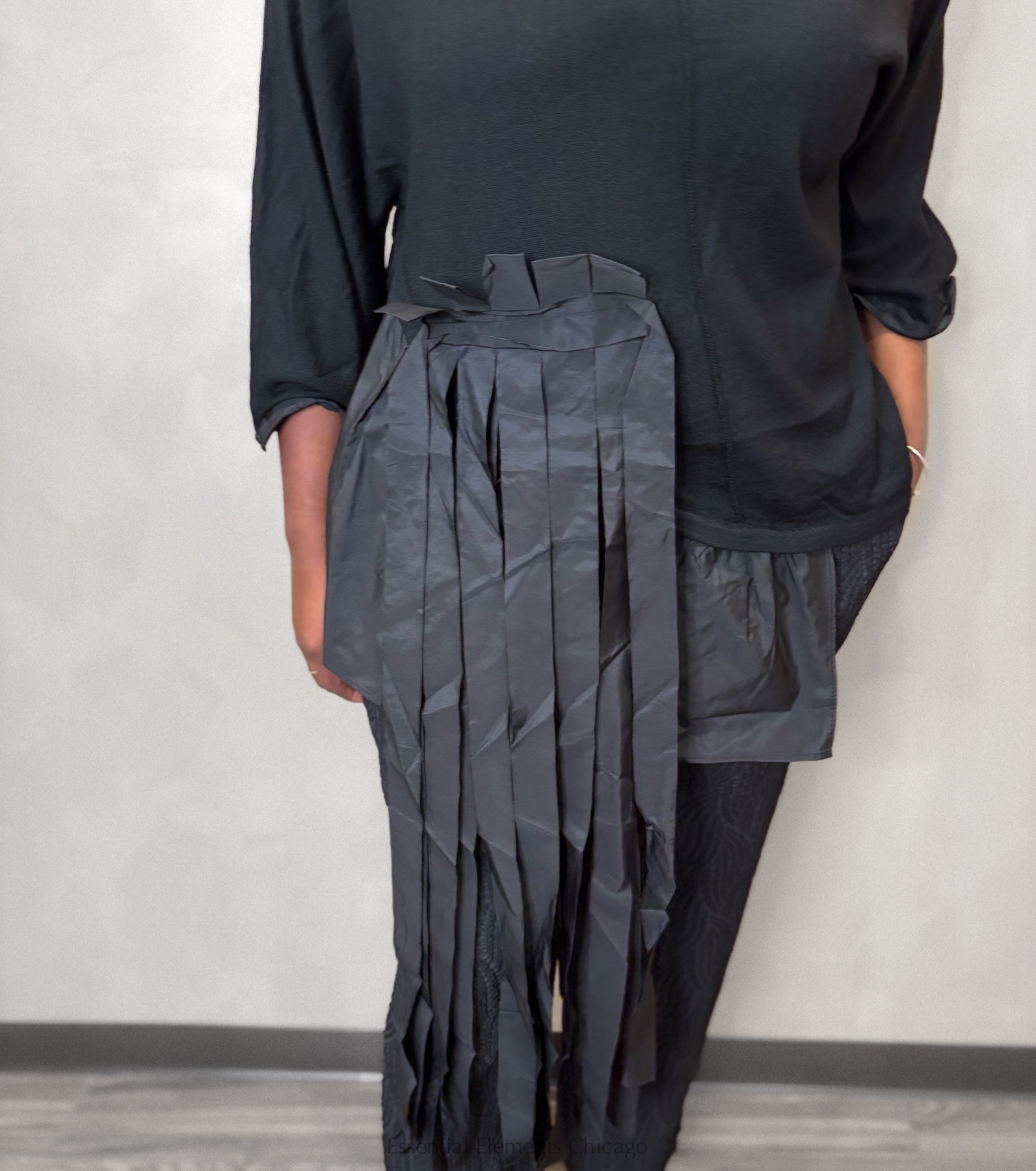 Bize Wired Collar Top - Black