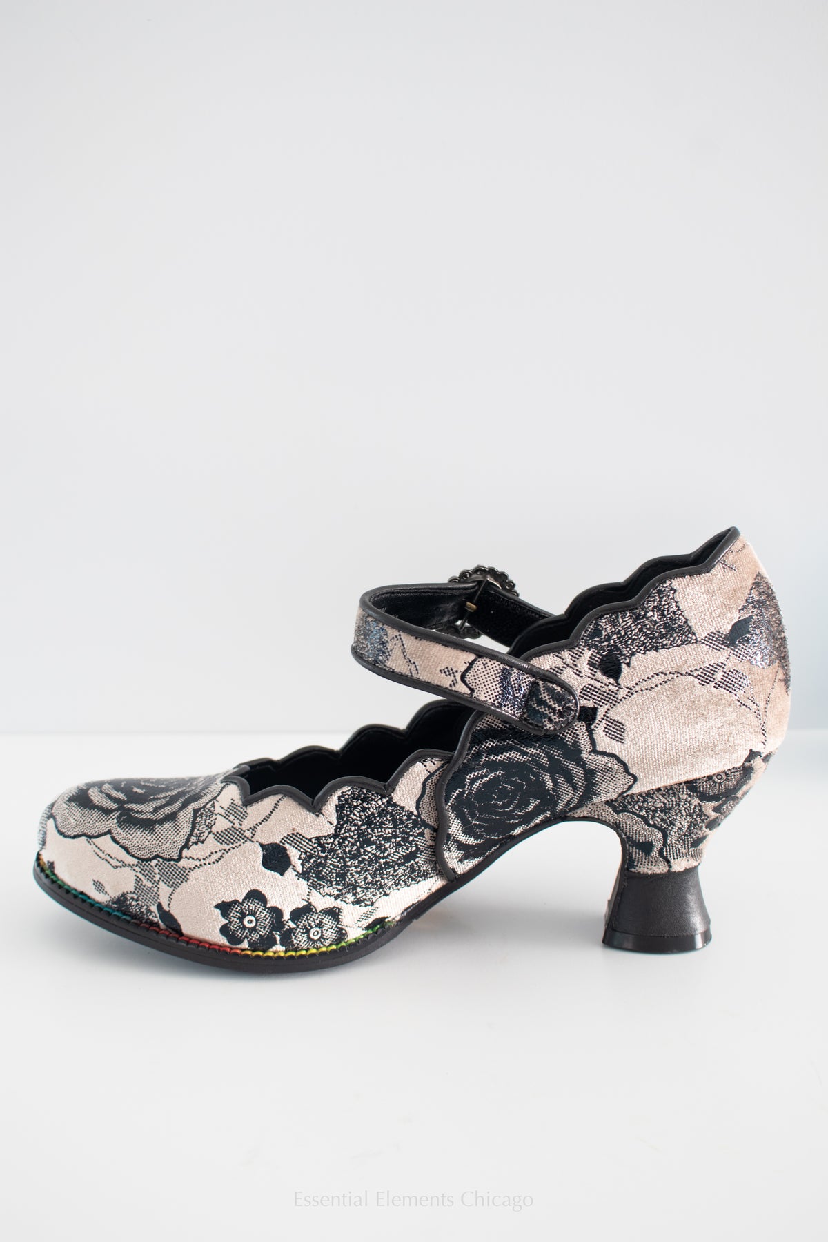 L'Artiste Adodora Pumps - Essential Elements Chicago