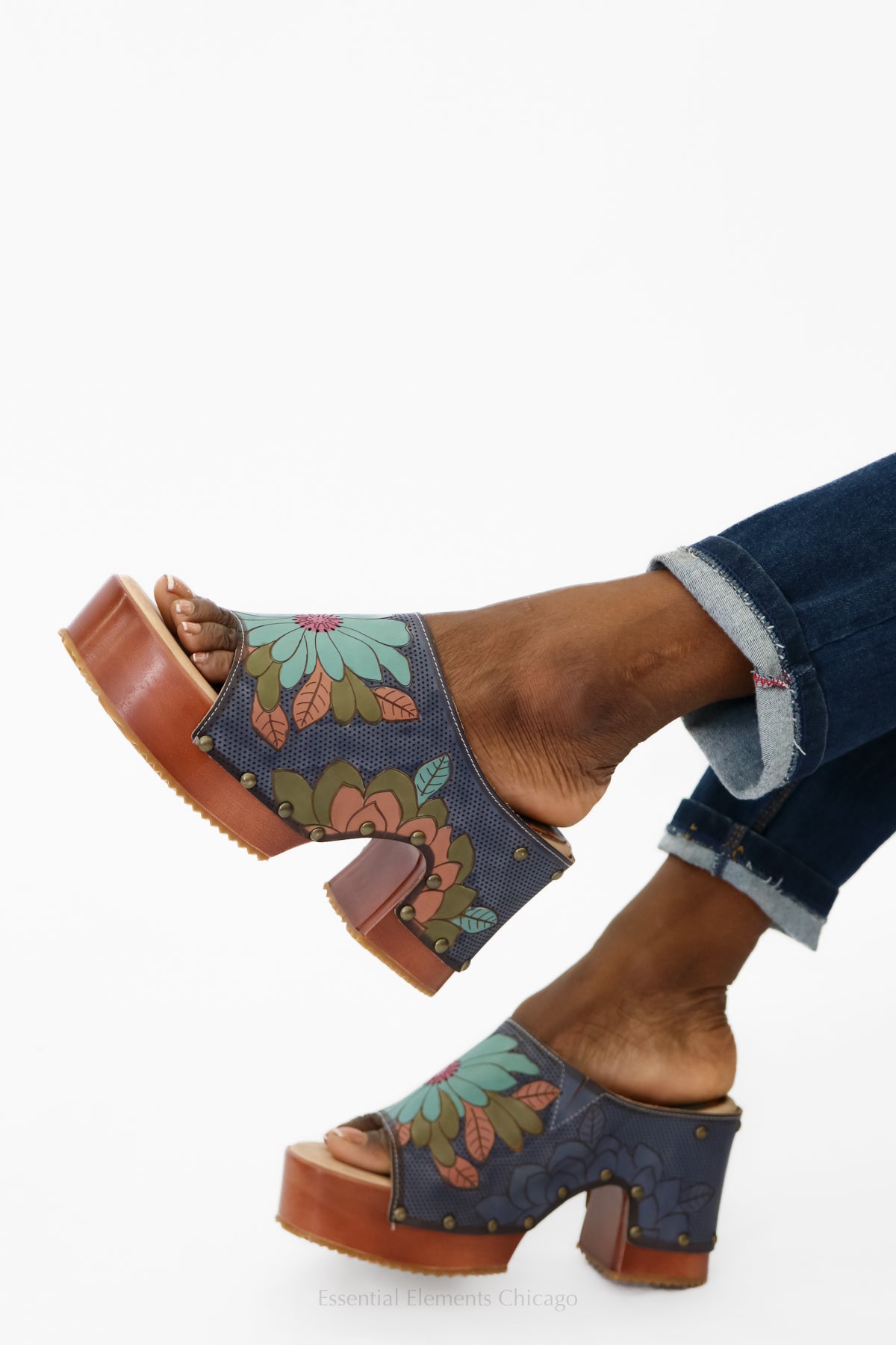 L'Artiste Teeshirt Sandal - Essential Elements Chicago