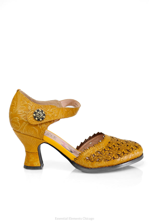 L'Artiste Visionary Pumps Yellow 37 Shoetique - Pumps & Heels by Spring Step | Essential Elements Chicago