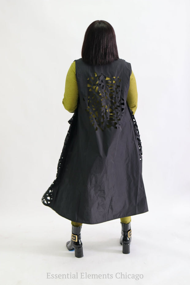 Luukaa Belief Vest, Black - Essential Elements Chicago