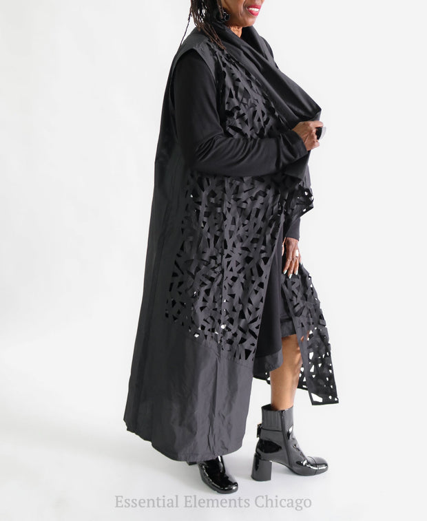 Luukaa Belief Vest, Black - Essential Elements Chicago