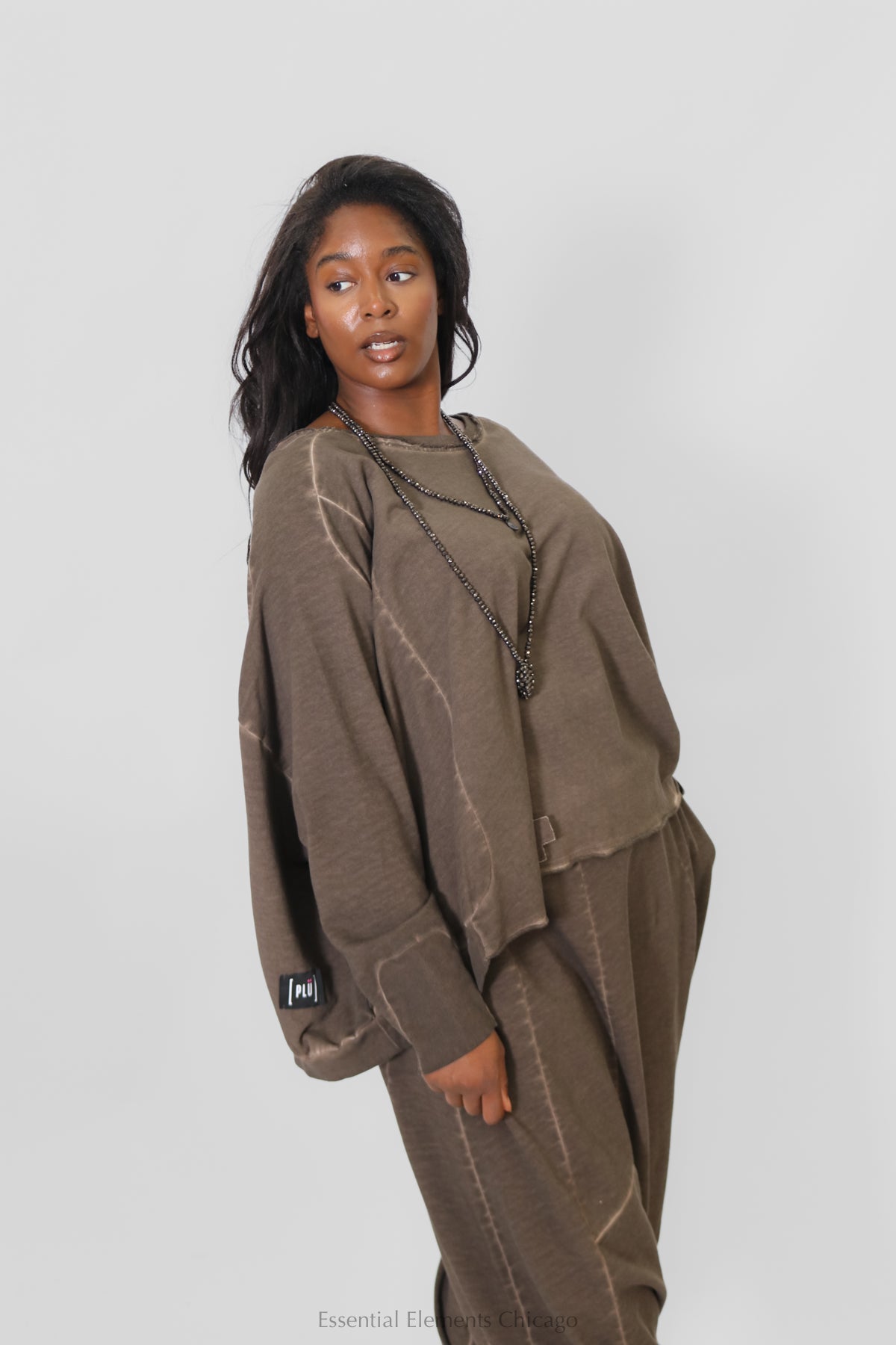 Pluslavie Wide Short Sweater II - Essential Elements Chicago