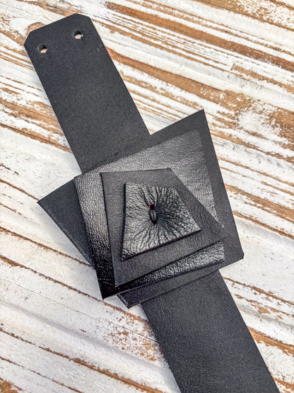 The Dark Enchanting Leaf Bracelet - Essential Elements Chicago